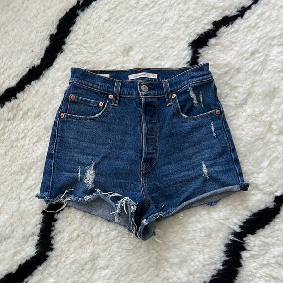 Levi's Ribcage High Rise Denim Shorts in Charleston Chill - Picture 2 of 8